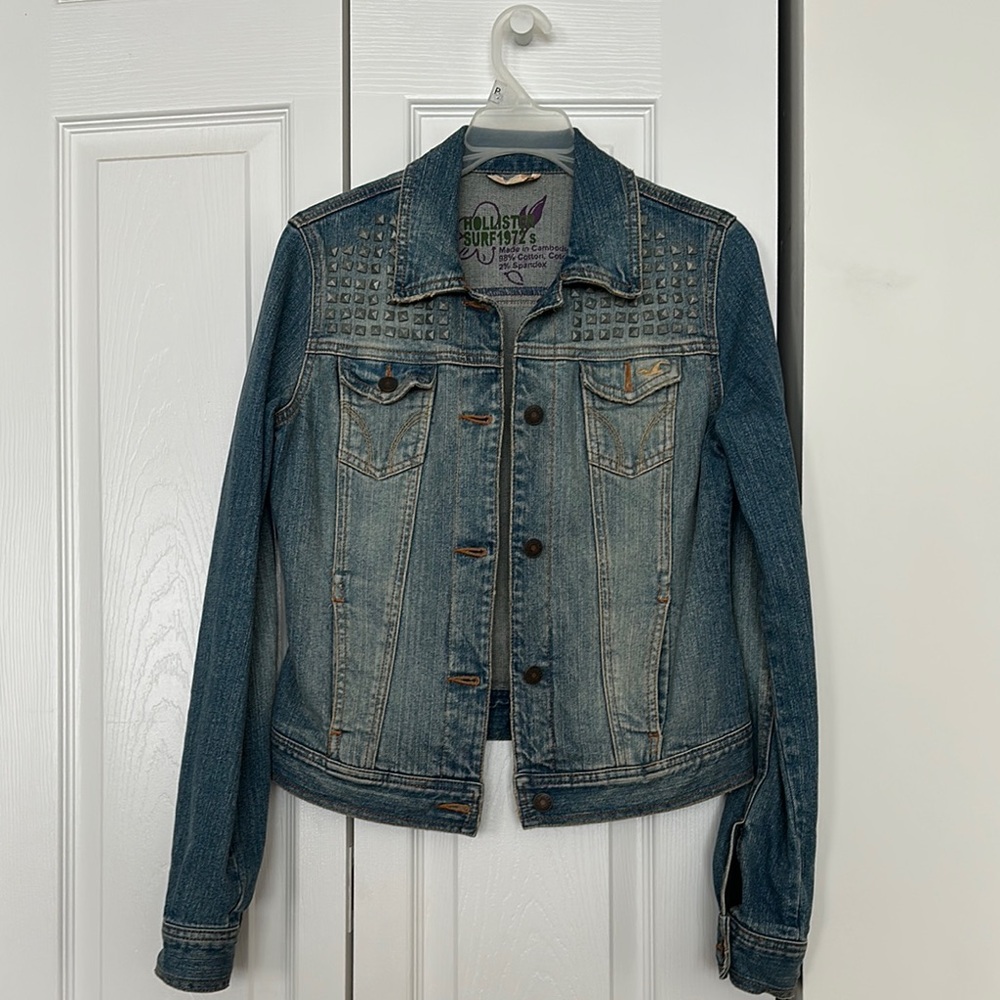 HOLLISTER SURF 1972 STUDDED DENIM JACKET SIZE SMALL